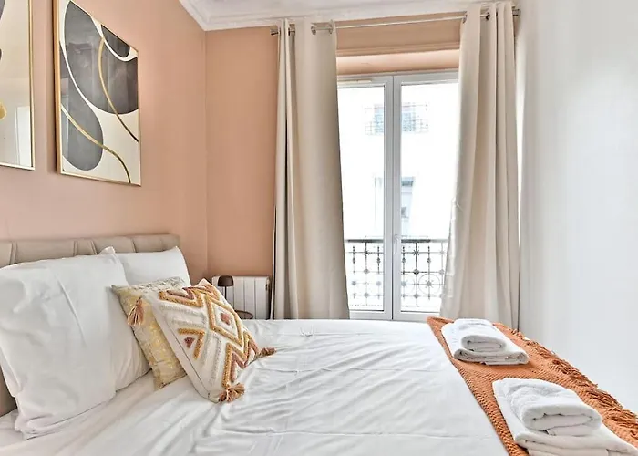 Appartement Cosy Et Colore Au Coeur De Paris